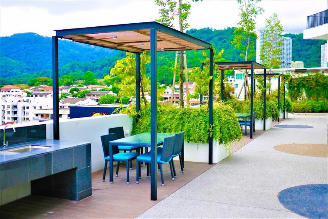 Landmark By Katana 3Br Romantic Luxury Seaview Homestay Gurney无敌海景三房套房 Tanjung Tokong Exterior photo